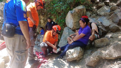 Salvan a mujer que resbaló en cascadas del Cerro de La Silla