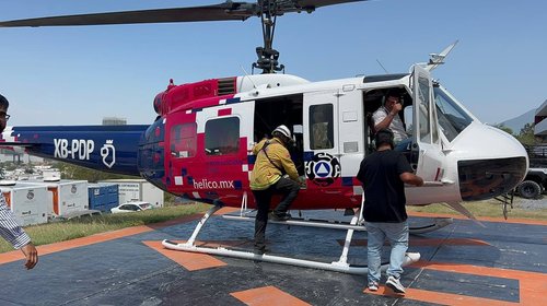 Combaten con helicóptero incendio forestal en Aramberri