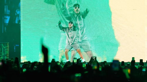 Explosión de color y música con Feid en la Arena Monterrey