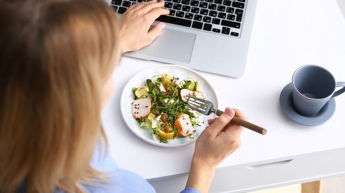 Algunos consejos para comer sanamente en el trabajo 