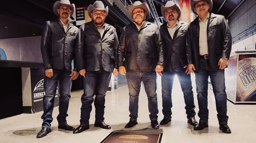 Develan placa de Pesado en la Arena Monterrey