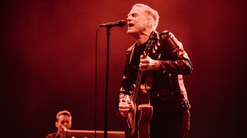 Bryan Adams ofrece velada irresistible en Monterrey