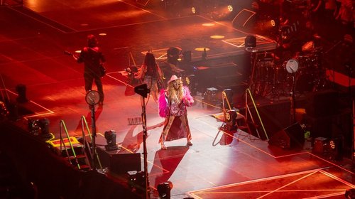 Paulina Rubio le da brillo al 90’s Pop Tour All Stars