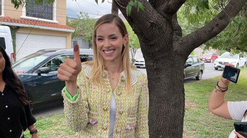 Mariana acude a votar; denunciará llamadas de madrugada