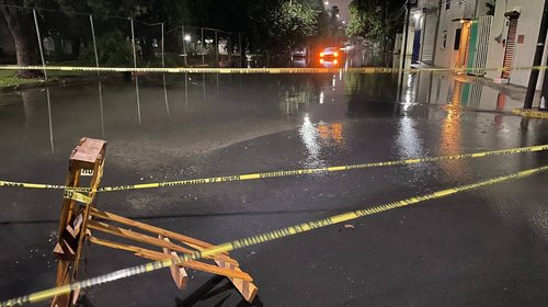 Amanece Monterrey con vehículos varados y cortes de energía