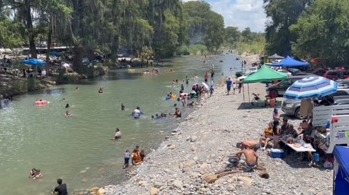 ¡A reventar! Turistas llenan el río Ramos en Allende