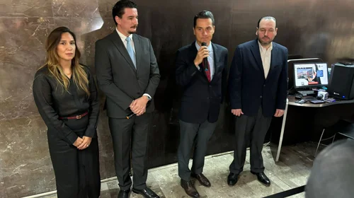 Reanudarán reuniones de transición entre el equipo de Adrián