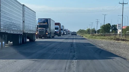 Denuncian que inseguridad pega a transporte de carga en Matamoros