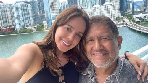 Juan Osorio se compromete con su novia… ¡38 años más joven!
