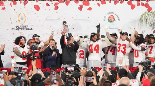 Ohio State aplasta a Oregon y se lleva el Tazón de las Rosas