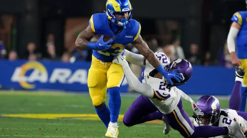 Rams aplasta 27-9 a Vikings en partido de comodines