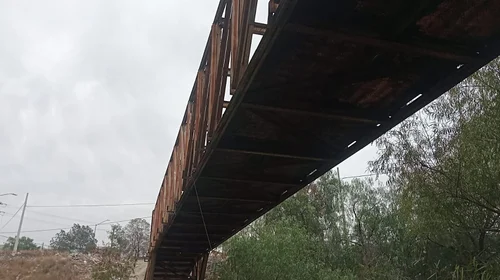 Vecinos se preocupan por puente peatonal en la colonia Anáhuac