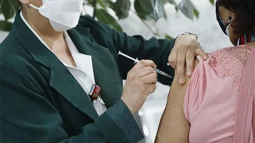 IMSS extiende campaña de vacunación contra influenza hasta marzo