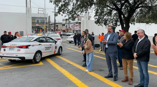 Entrega Héctor García patrullas a policías y tránsitos