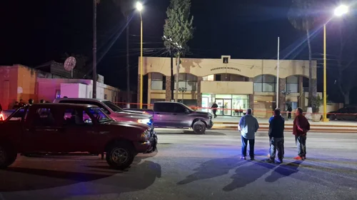 Matan a presunto funcionario dentro de presidencia en Nadadores