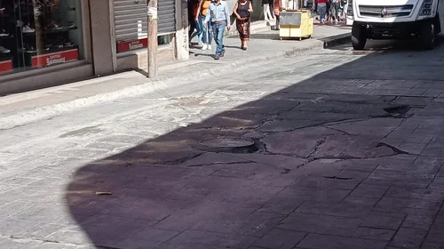 Preocupan hundimientos y baches en el centro de Saltillo