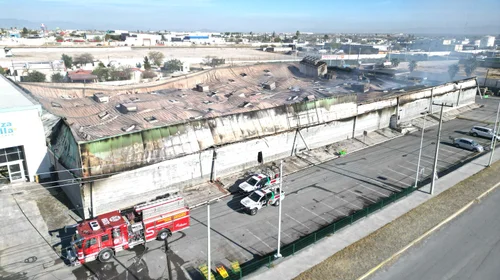 Sospechan que incendio de Bodega Aurrerá fue provocado