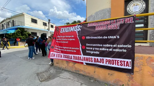 Protesta magisterio de Matamoros contra Ley del ISSSTE
