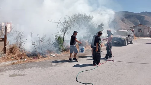 Colonias de Saltillo unen esfuerzos para controlar incendio