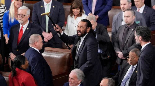 Expulsan al demócrata Al Green tras interrumpir a Trump