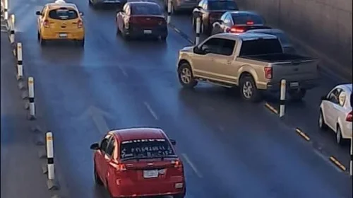 Conductores dañan distribuidor vial en Saltillo
