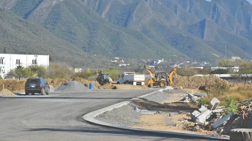Ofrecen invertir en obras viales en Carretera Nacional