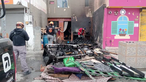 Provocan incendio por una brasa; se incendia casa