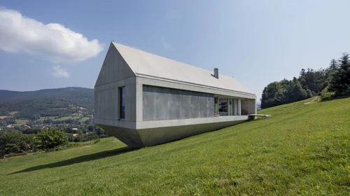 Construyen una casa 'arca' ubicada en las montañas de Polonia