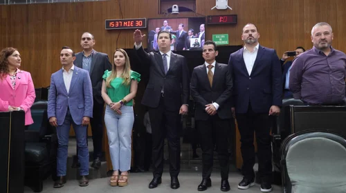 Celebra Miguel Flores toma de protesta de Carlos Mendoza