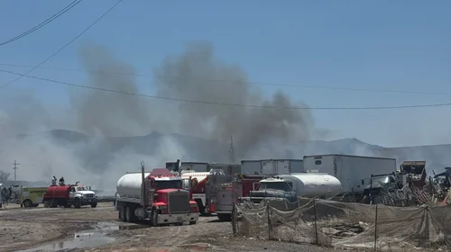 Controlan al 100% incendio en recicladora de Saltillo