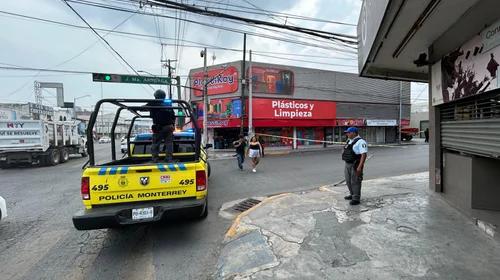 Catean financiera en el centro de Monterrey y detienen a personal