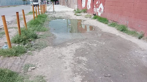Vecinos en colonia Bellavista exigen reparación de alcantarilla