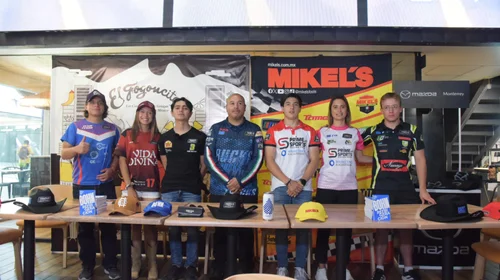Pilotos jóvenes afinan motores rumbo a carrera en la Arena