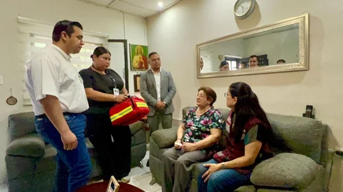 Brindan a adultos mayores consultas médicas gratuitas a domicilio
