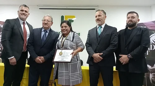 Premian a Cinthia Martínez Monsiváis por su destacada trayectoria