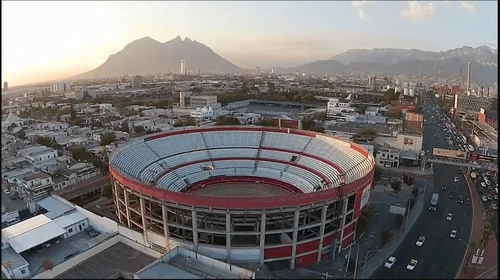 Se encienden las luces en la Monumental Monterrey
