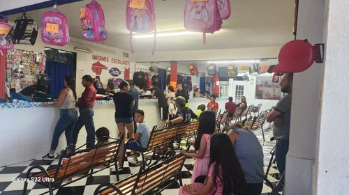 Comerciantes piden comprar uniformes antes de vacacionar