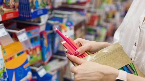 Gastarán familias regias 18% más en la compra de útiles escolares