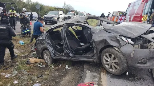 Familia de Cd. Victoria vuelca en Hualahuises; hay cinco heridos