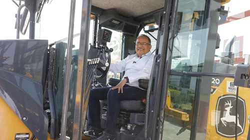 Estrena Escobedo maquinaria para mejorar imagen urbana