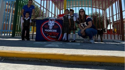 Afición regia de Broncos de Denver de la NFL… ¡‘saca 100’!