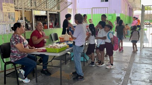 Sin luz y con 40 °C, niños se enferman en escuela de Nuevo Laredo