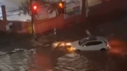 Muere al intentar rescatar a mujer arrastrada por corriente 