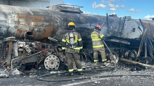 Cierran retorno por daños tras incendio en Anillo Periférico