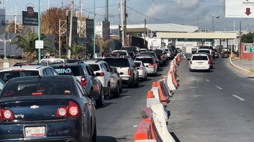 Vuelven filas para cruce fronterizo por revisiones militares