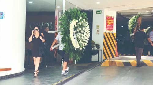 Despiden familiares y amigos a la conductora Débora Estrella