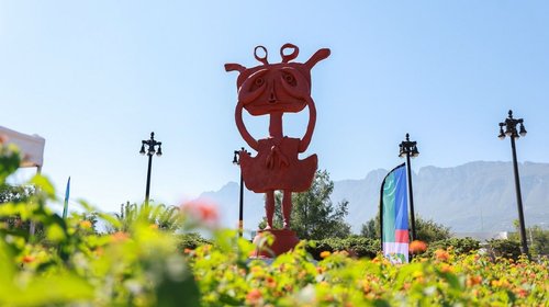 Sesionarán San Pedro y Monterrey bajo la escultura Niña Cangrejo