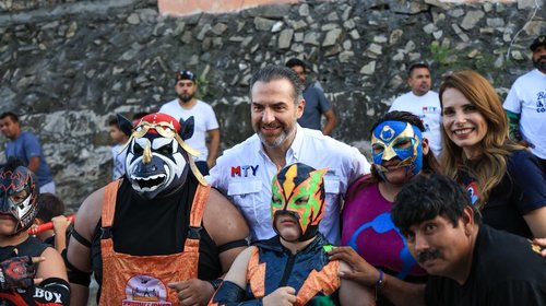 Relanza Adrián 'Barrio de mi Corazón' en la colonia Topo Chico