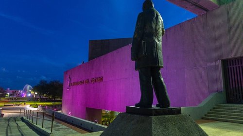 Iluminan de rosa Congreso por lucha contra cáncer de mama
