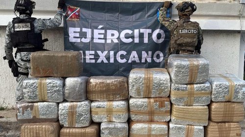 Aseguran armamento y posible droga en Nuevo Laredo